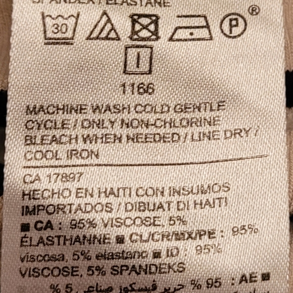 3/$25 Old Navy neutral striped v-neck tank, size petite L - Picture 4 of 5